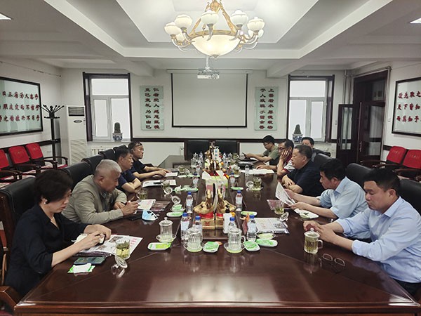 1686972543230220.jpg 省企業(yè)家協(xié)會(huì)領(lǐng)導(dǎo)到吉春制藥走訪調(diào)研時(shí)指出.jpg